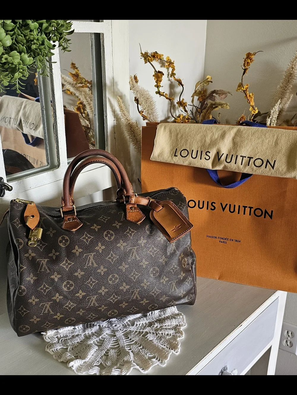 Louis Vuitton Monogram Canvas Speedy 35 - Picture 2 of 16